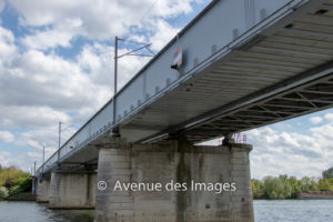 HDR photo of RER bridge