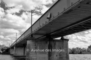 Black and white HDR photo of RER bridge