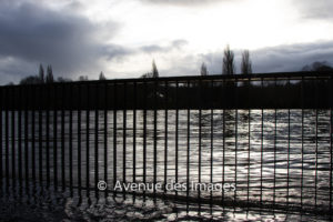 Viewing platforms under water