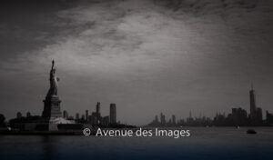 Statue and Manhattan skyline