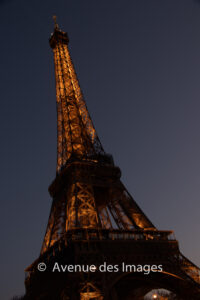 Twilight image of the Eiffel tower