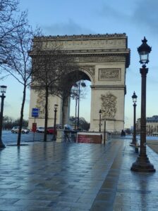 Arc de Triomphe with the entrance to the tunnel