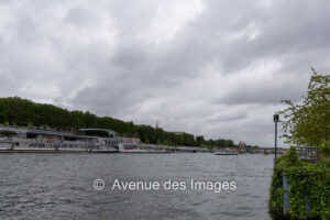 Looking upstream on the River Seine towards the Archipel des Berges de Seine Niki de Saint-Phalle and pont Alexandre III