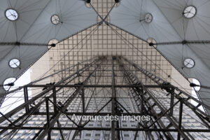 Symmetrical Wire supports for the elevators at La Grande Arche