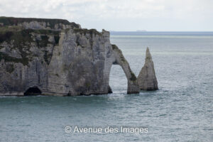 Falaise d'Aval at high tide from the north headland in Etretat